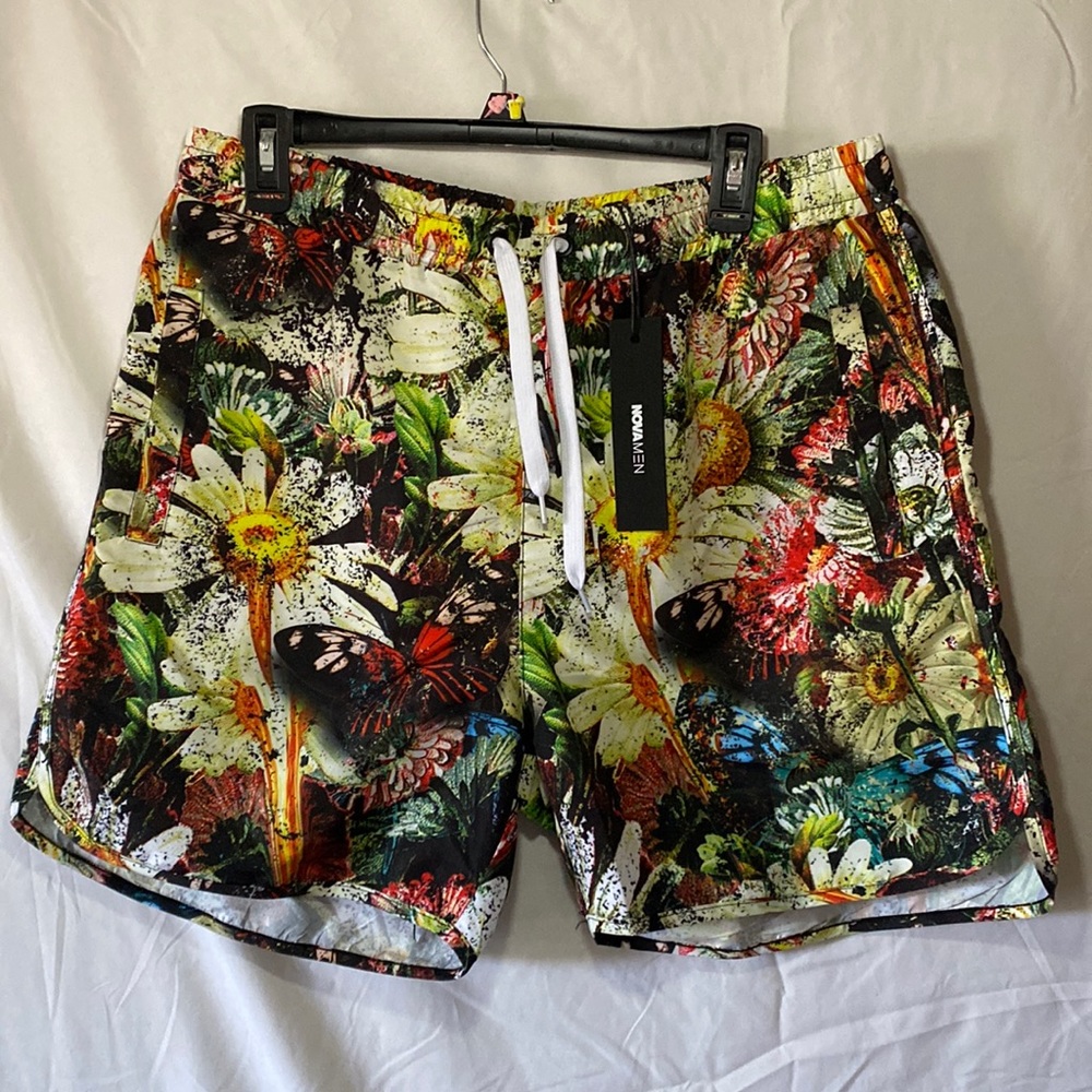XL Nova Men Fire Flower pattern board shorts 2 side pockets, one back pocket.